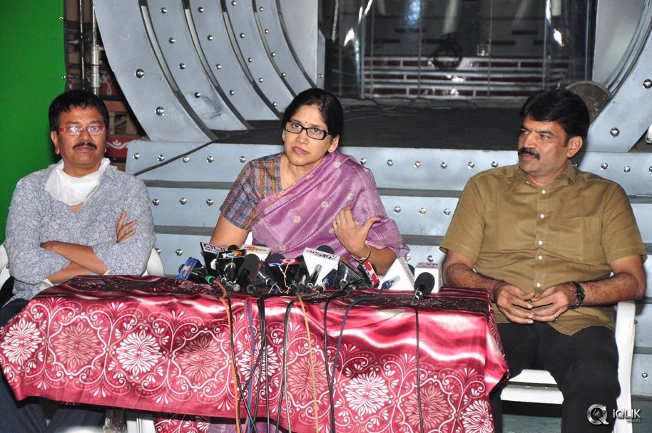 Aatadukundam-Raa-Movie-Press-Meet